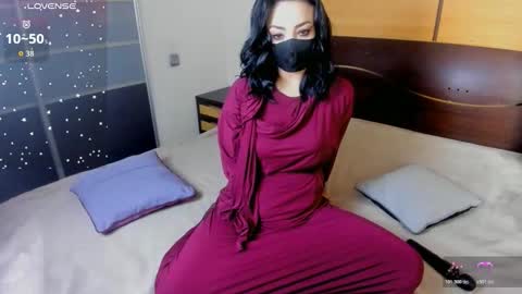 Snapshot of habibi_moon chatting on 8, 11, 2025 Linda online show from 8, 11, 2025