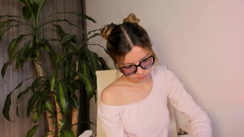 Hailey online show from 11, 11, 2025