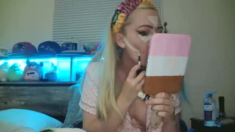 Hailey and d online show from 12, 11, 2025