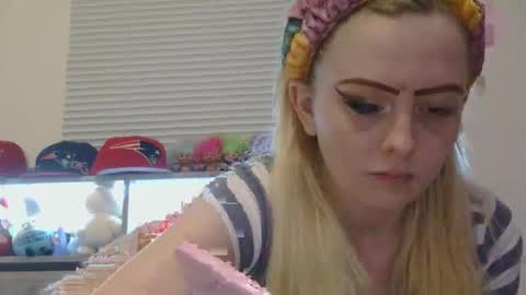 Hailey and d online show from 5, 2, 2026