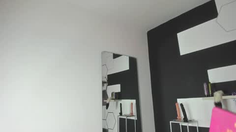 haileycat_ online show from 20, 1, 2025