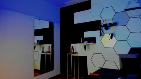 haileycat_ online show from 20, 1, 2025