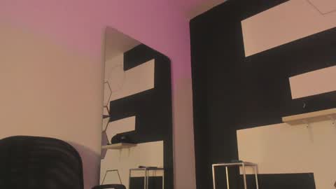 haileycat_ online show from 22, 1, 2025