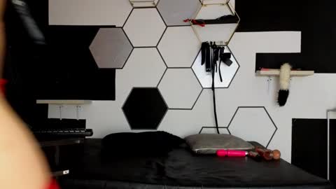 haileycat_ online show from 14, 2, 2025