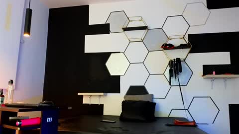 haileycat_ online show from 21, 2, 2025