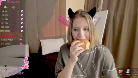 Snapshot of haileyfoxy chatting on 1, 3, 2025 Hailey online show from 1, 3, 2025