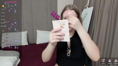 Snapshot of haileyfoxy chatting on 10, 3, 2025 Hailey online show from 10, 3, 2025