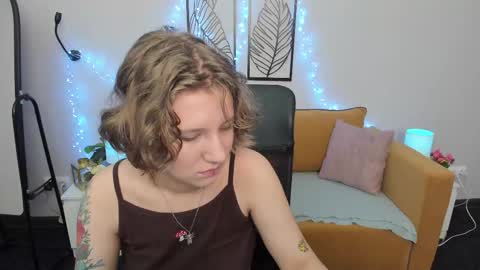 Snapshot of haileyfoxy chatting on 12, 9, 2025 Hailey online show from 12, 9, 2025