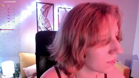 Snapshot of haileyfoxy chatting on 25, 10, 2025 Hailey online show from 25, 10, 2025