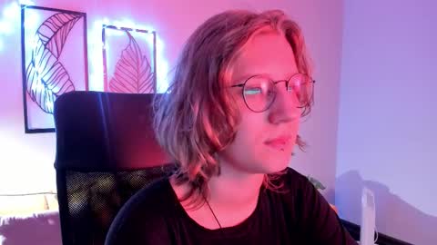 Snapshot of haileyfoxy chatting on 17, 11, 2025 Hailey online show from 17, 11, 2025