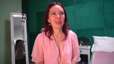 Snapshot of haileymoon85 chatting on 5, 11, 2025 Hailey online show from 5, 11, 2025