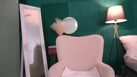 Snapshot of haileymoon85 chatting on 12, 11, 2025 Hailey online show from 12, 11, 2025