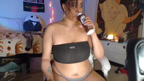 Snapshot of haileysquirts chatting on 2, 3, 2025  Hailey  online show from 2, 3, 2025