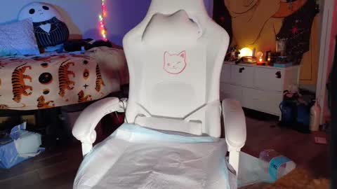 Snapshot of haileysquirts chatting on 8, 3, 2025  Hailey  online show from 8, 3, 2025