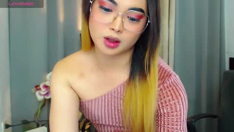 Snapshot of hailywilson chatting on 28, 2, 2025 haily online show from 28, 2, 2025