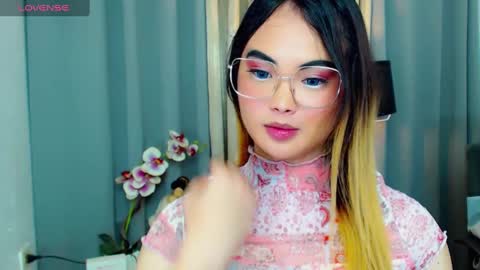 Snapshot of hailywilson chatting on 2, 3, 2025 haily online show from 2, 3, 2025