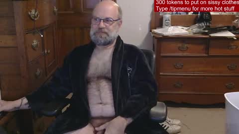 HairyDaddyBear69 online show from 22, 4, 2026