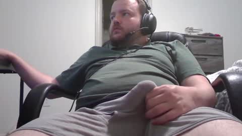 Snapshot of hairymikey chatting on 12, 4, 2026 hairymikey online show from 12, 4, 2026