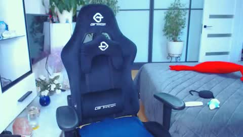 Monika online show from 9, 9, 2025