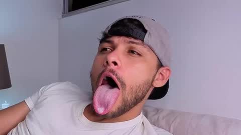 Independent       model  online show from 29, 11, 2025