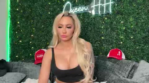 Snapshot of haliaxhill chatting on 11, 1, 2026 Halia Hill online show from 11, 1, 2026