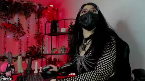 halley_ravenn online show from 5, 5, 2026