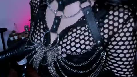 halley_ravenn online show from 19, 5, 2026