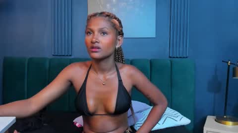 Halley Lorens online show from 25, 9, 2025