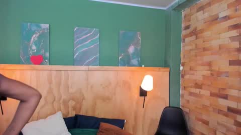 Halley Lorens online show from 18, 10, 2025