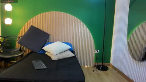 Halley Lorens online show from 20, 11, 2025