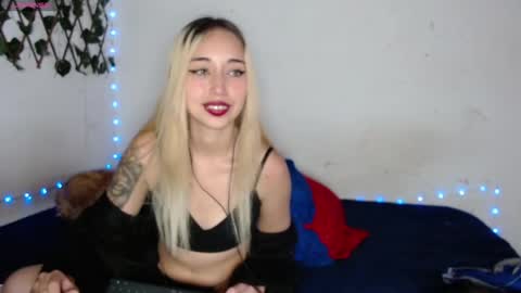 Snapshot of hallie_cam chatting on 2, 10, 2025 reashell online show from 2, 10, 2025