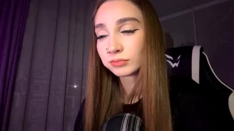 Snapshot of halliemcanaw chatting on 6, 11, 2025 Holly online show from 6, 11, 2025