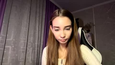 Snapshot of halliemcanaw chatting on 10, 11, 2025 Holly online show from 10, 11, 2025