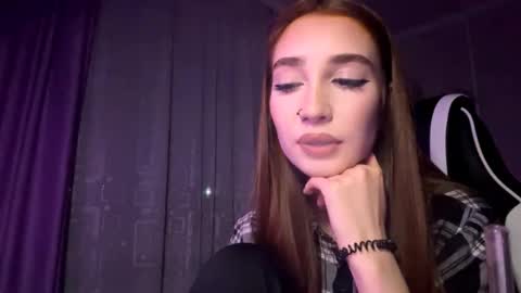 Snapshot of halliemcanaw chatting on 13, 11, 2025 Holly online show from 13, 11, 2025