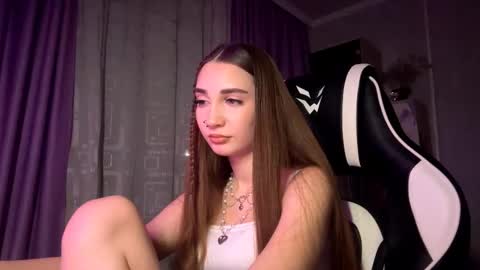 Snapshot of halliemcanaw chatting on 13, 12, 2025 Holly online show from 13, 12, 2025