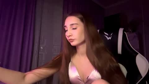 Snapshot of halliemcanaw chatting on 14, 12, 2025 Holly online show from 14, 12, 2025