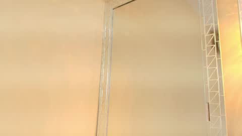 Hallie Stone online show from 15, 4, 2026