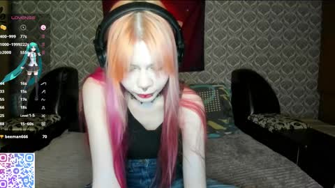 Tori and Asuna online show from 15, 4, 2026