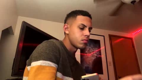 Snapshot of handsome01_ chatting on 1, 12, 2025 handsome01_ online show from 1, 12, 2025