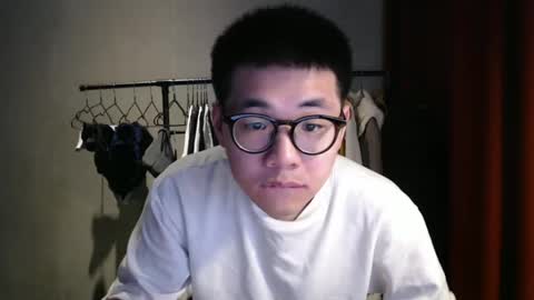 handsome_mannn online show from 5, 1, 2025