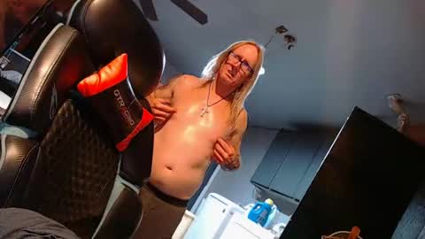 Snapshot of handyman5303 chatting on 12, 11, 2025 Handystudman online show from 12, 11, 2025