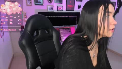 hanna  online show from 4, 12, 2025