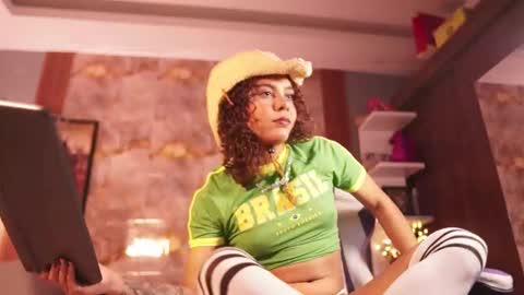 Snapshot of hanna_chris chatting on 16, 11, 2025 HANNA online show from 16, 11, 2025