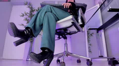 HANNAH HOWELL online show from 25, 9, 2025