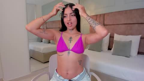 Snapshot of hannah_miltonn chatting on 18, 9, 2025 Hannah Milton online show from 18, 9, 2025