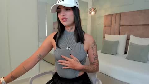 Snapshot of hannah_miltonn chatting on 9, 10, 2025 Hannah Milton online show from 9, 10, 2025