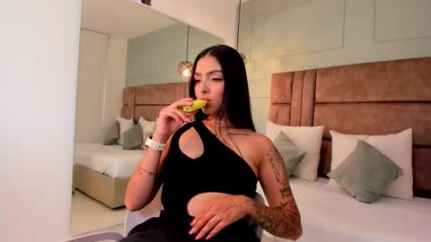 Snapshot of hannah_miltonn chatting on 13, 11, 2025 Hannah Milton online show from 13, 11, 2025