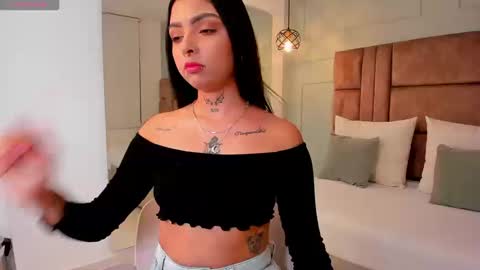 Snapshot of hannah_miltonn chatting on 19, 11, 2025 Hannah Milton online show from 19, 11, 2025