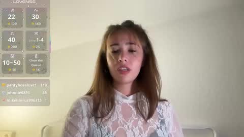 Snapshot of hannahinto chatting on 18, 11, 2025 hannahinto online show from 18, 11, 2025