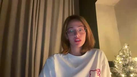 Snapshot of hannahinto chatting on 15, 12, 2025 hannahinto online show from 15, 12, 2025